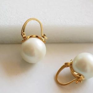 Classic gold and pearl earrings